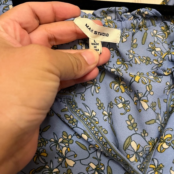 Max Studio Blue Floral Blouse - Picture 2 of 5